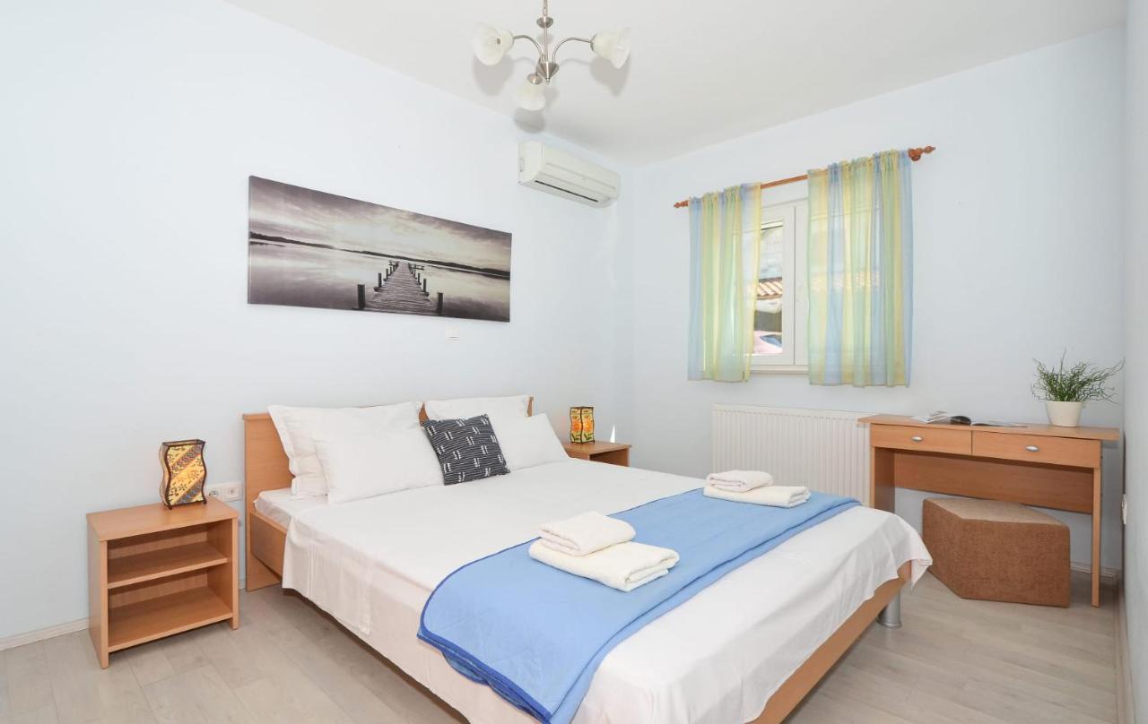 Apartments Santo Trogir - Okrug Gornji Exterior photo
