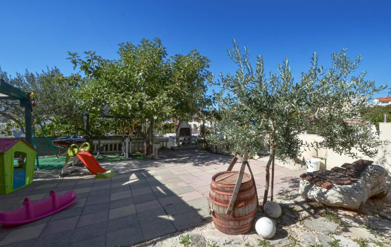 Apartments Santo Trogir - Okrug Gornji Exterior photo