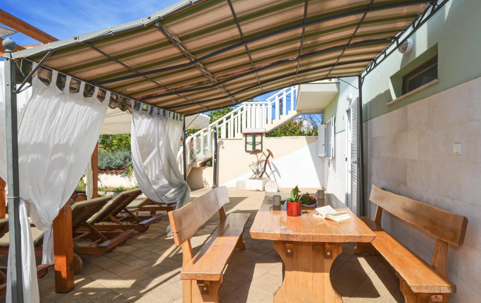 Apartments Santo Trogir - Okrug Gornji Exterior photo