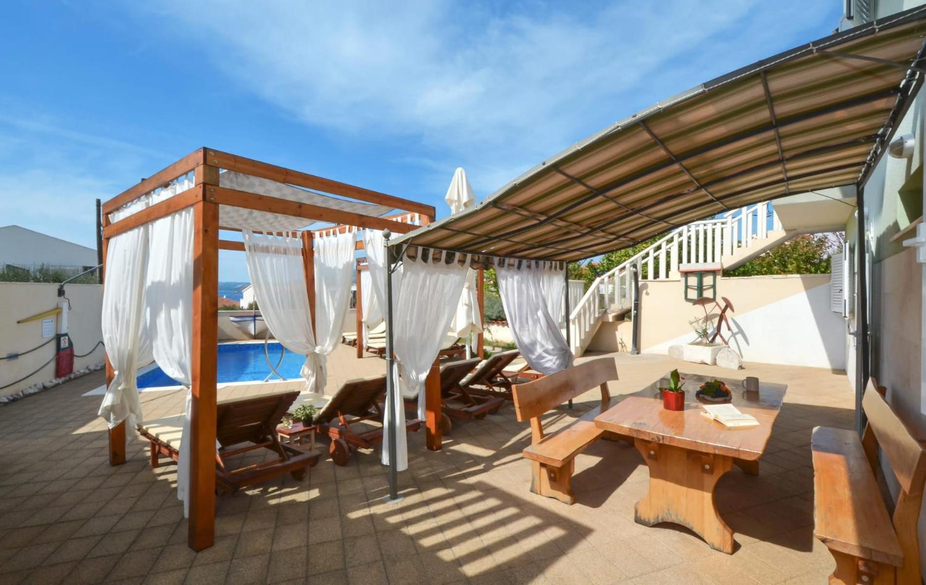 Apartments Santo Trogir - Okrug Gornji Exterior photo