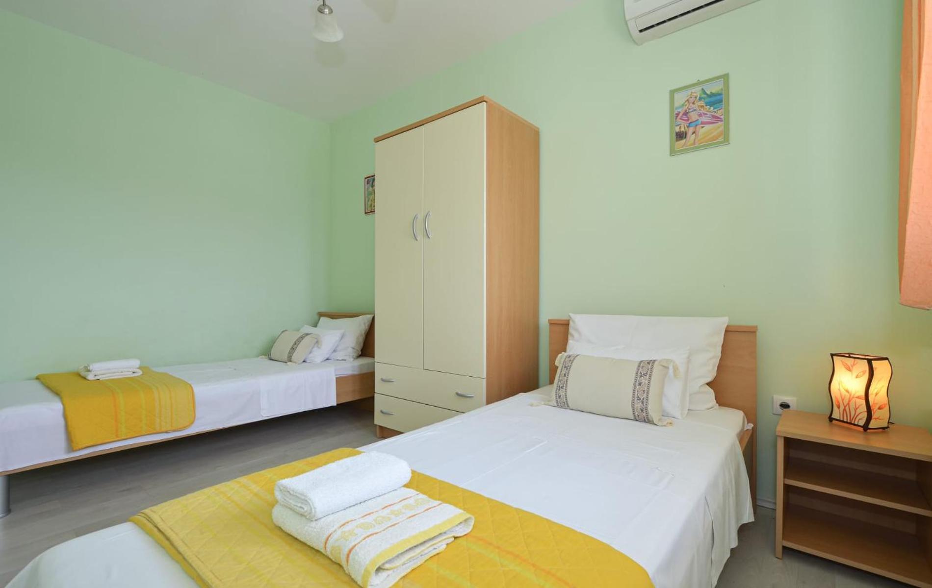 Apartments Santo Trogir - Okrug Gornji Exterior photo