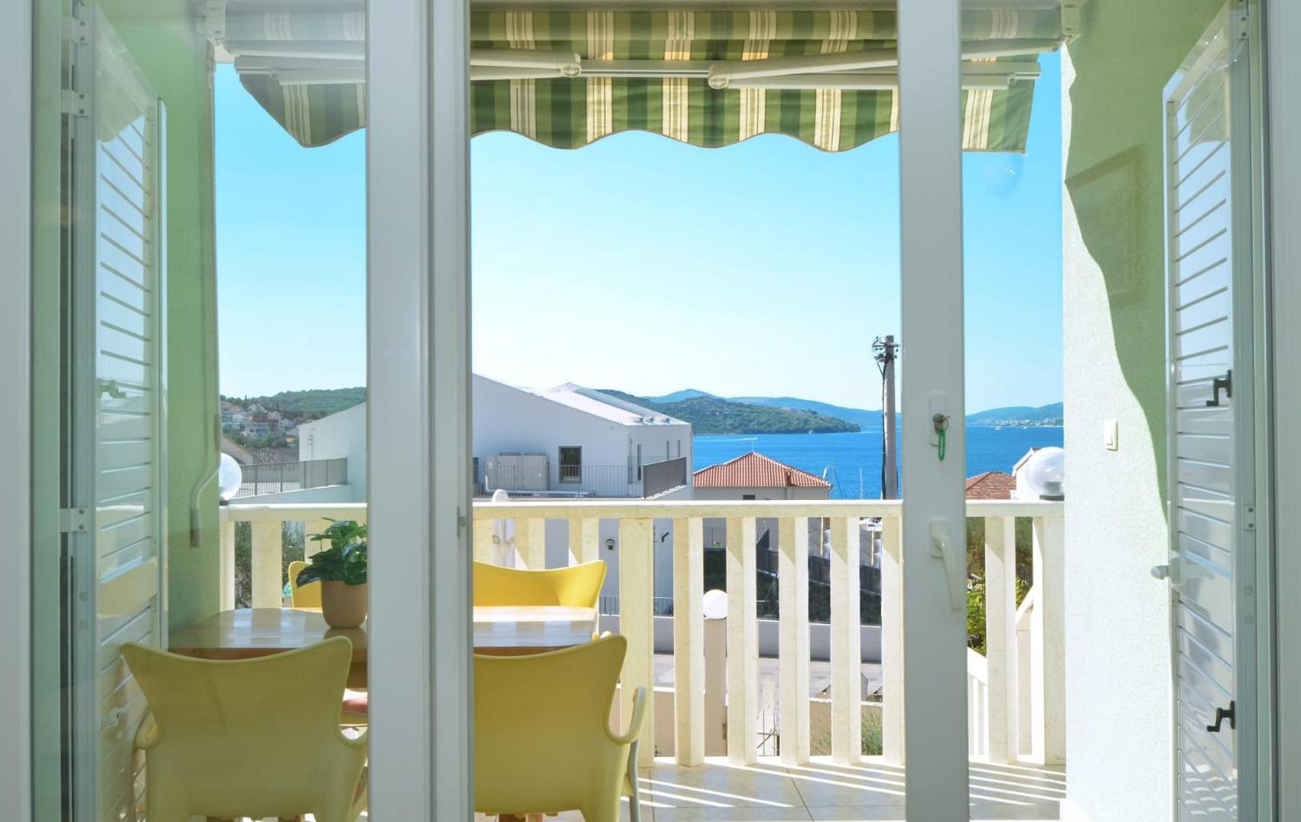 Apartments Santo Trogir - Okrug Gornji Exterior photo